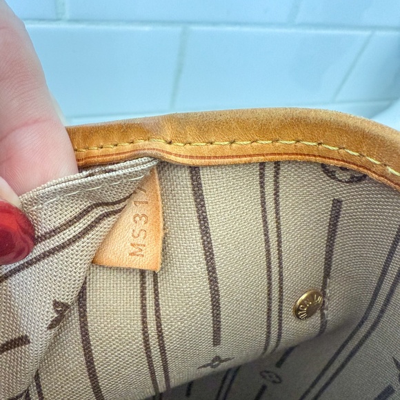 Louis Vuitton Neverfull MM Tote PURCHASED AT PARIS CHAMPS ÉLYSÉES FLAGSHIP - Picture 9 of 16